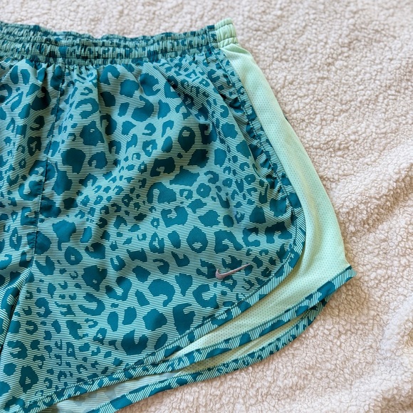 Nike Dri-Fit Teal and Mint Leopard-Print Running Shorts Size Medium - Picture 2 of 5